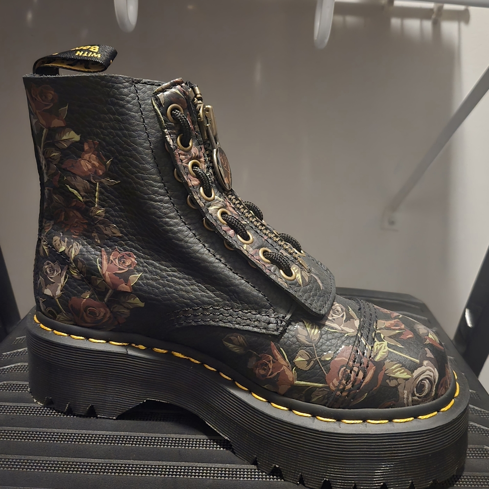 Dr. Martens Floral Platform Leather Boot - Black with Rose Print. NEW NEVER WORN